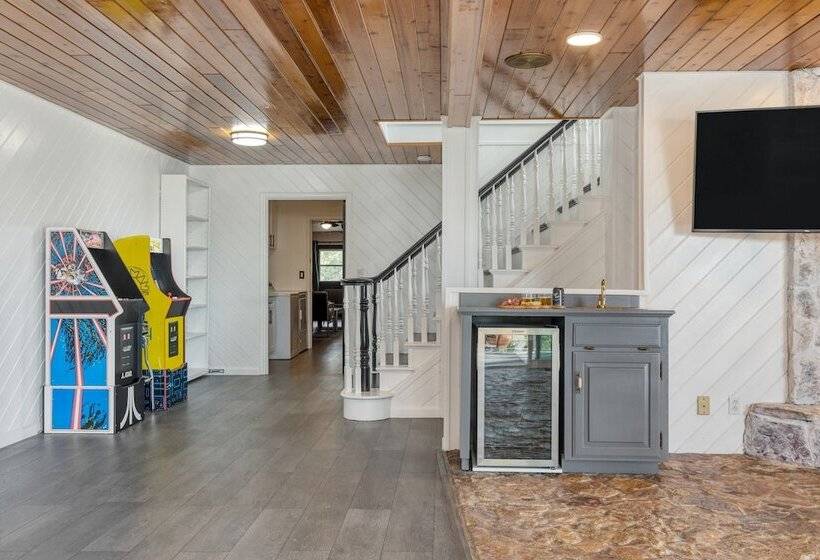 Enchanted Forest By Avantstay Indoor Hot Tub!