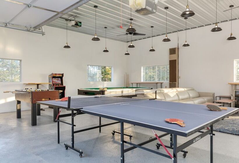 Enchanted Forest By Avantstay Indoor Hot Tub!