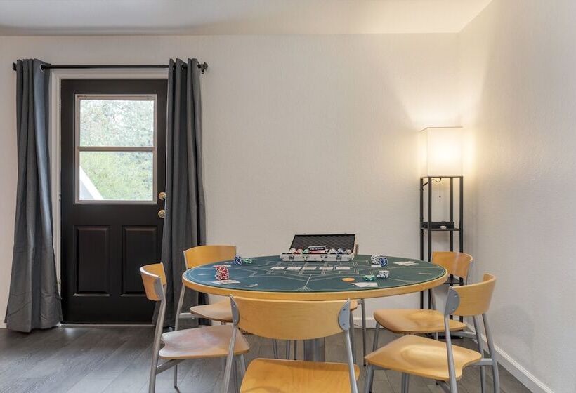 Enchanted Forest By Avantstay Indoor Hot Tub!