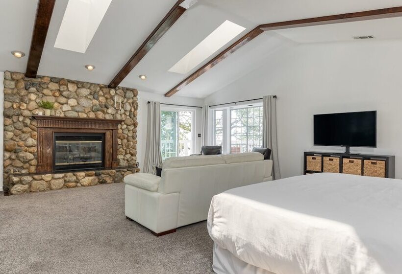 Enchanted Forest By Avantstay Indoor Hot Tub!