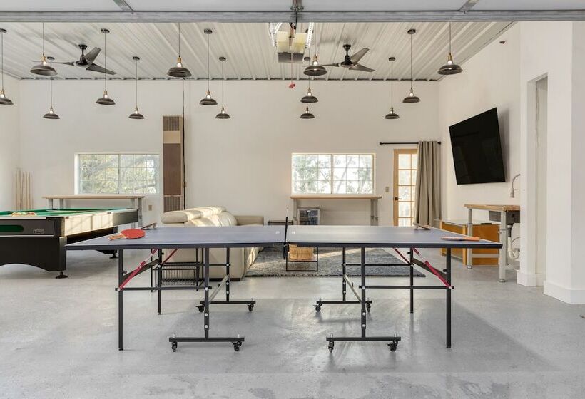 Enchanted Forest By Avantstay Indoor Hot Tub!