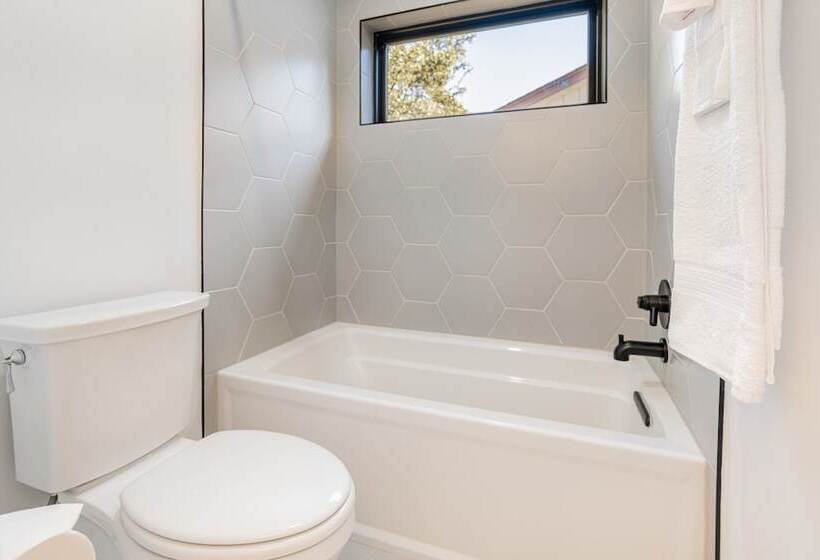 Henley By Avantstay Plunge Pool, Incredible Patio & Guest House!