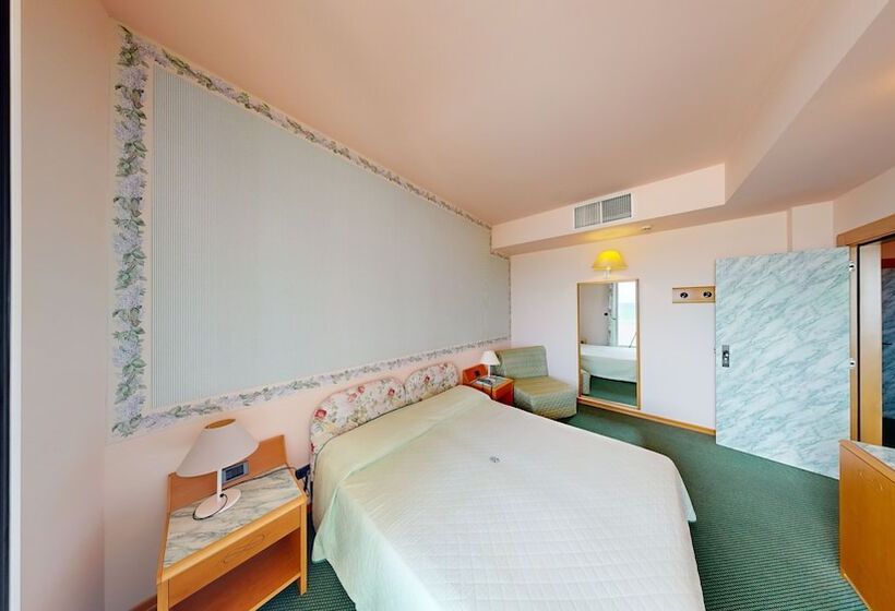 簡易ホテル Aurum Ortona