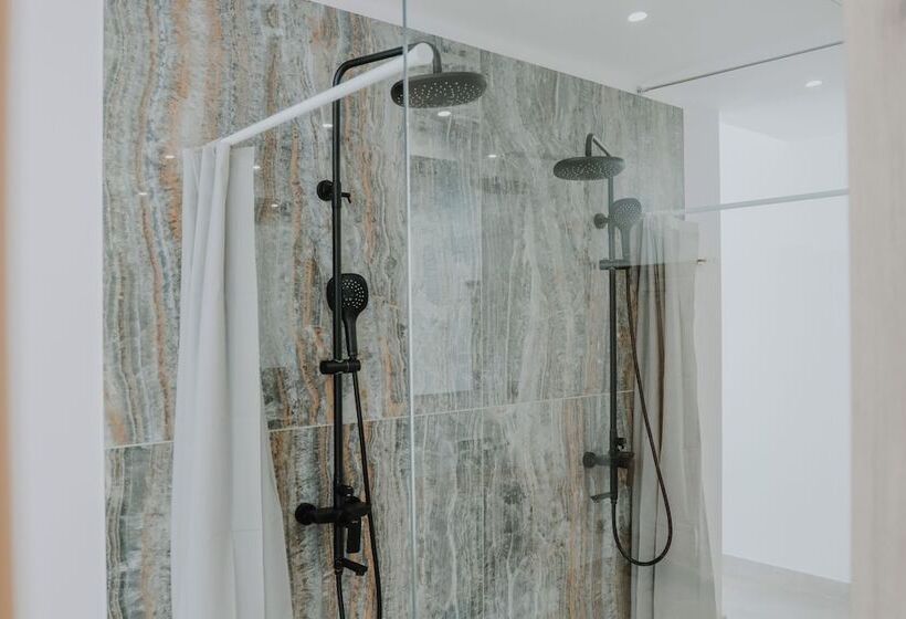 هتل Black Amber Boutique