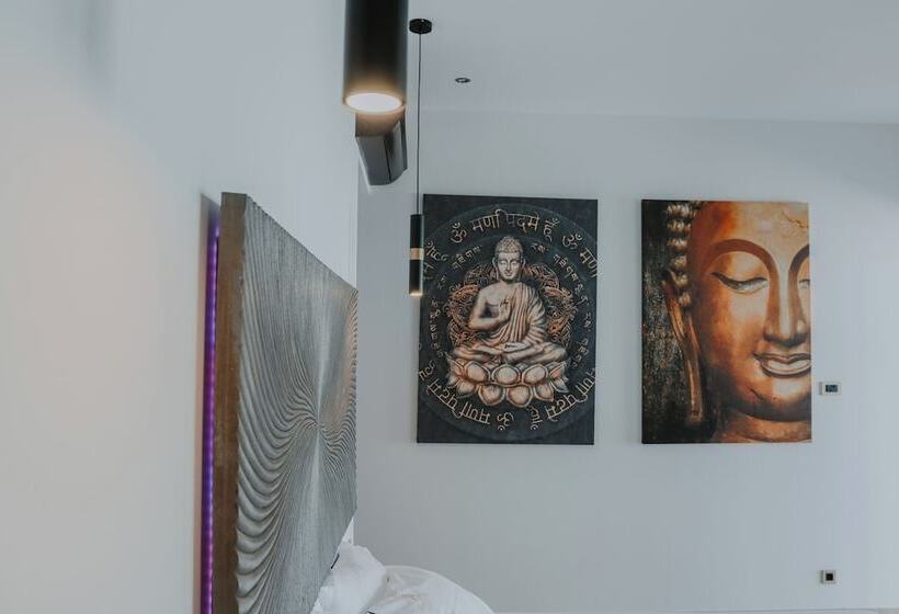 Отель Black Amber Boutique