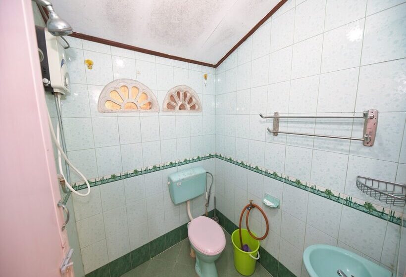 בית מלון כפרי Chalet Teratak Samuderakita