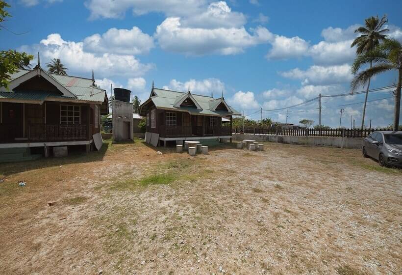 בית מלון כפרי Chalet Teratak Samuderakita