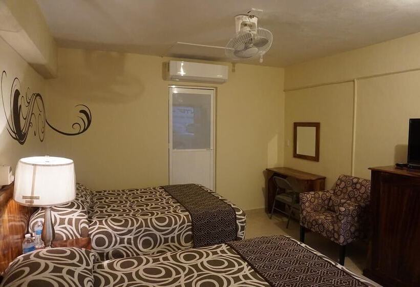 בית מלון כפרי Del Balsas Lazaro Cardenas