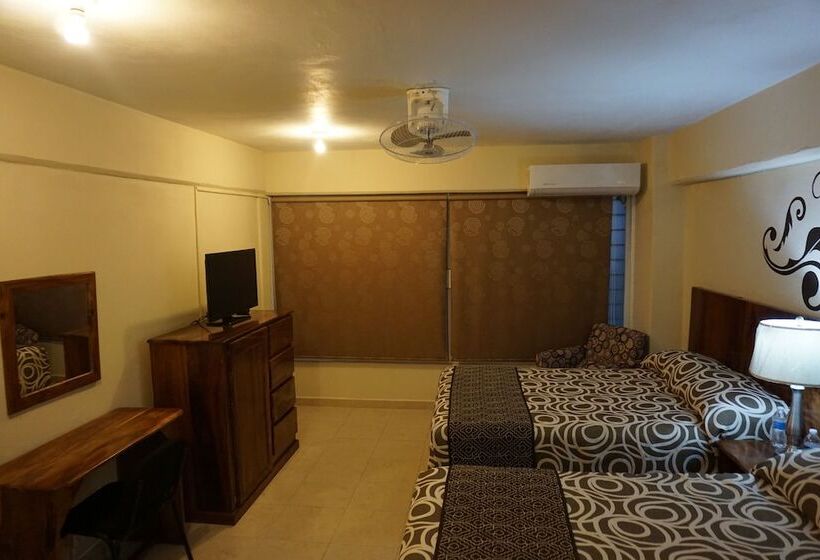 בית מלון כפרי Del Balsas Lazaro Cardenas