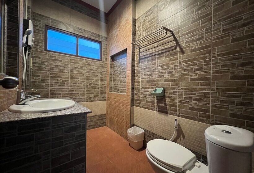 בית מלון כפרי Phupa Beach Resort