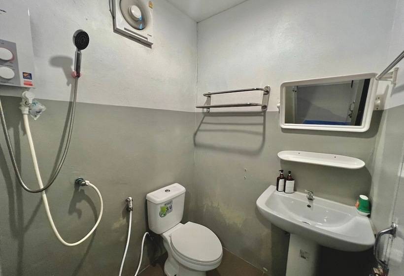 בית מלון כפרי Phupa Beach Resort