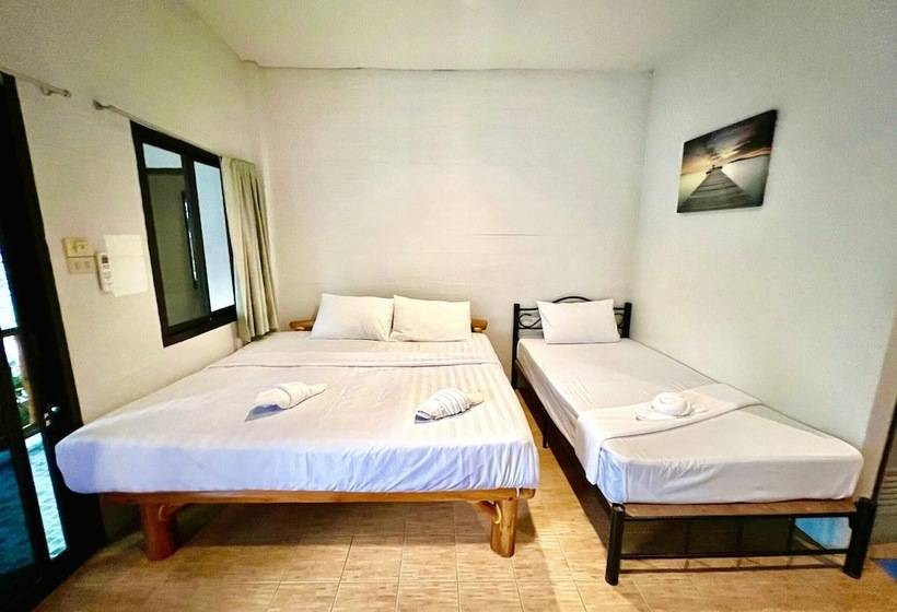 בית מלון כפרי Phupa Beach Resort