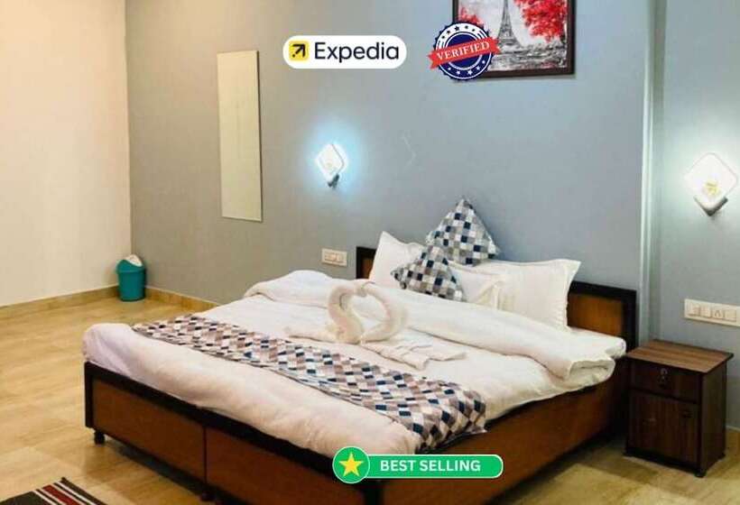 فندق Snow Crest Residency