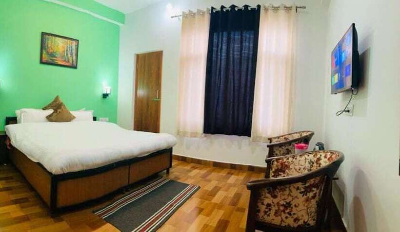 فندق Snow Crest Residency