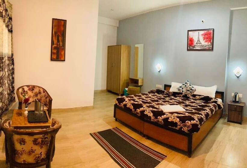 فندق Snow Crest Residency