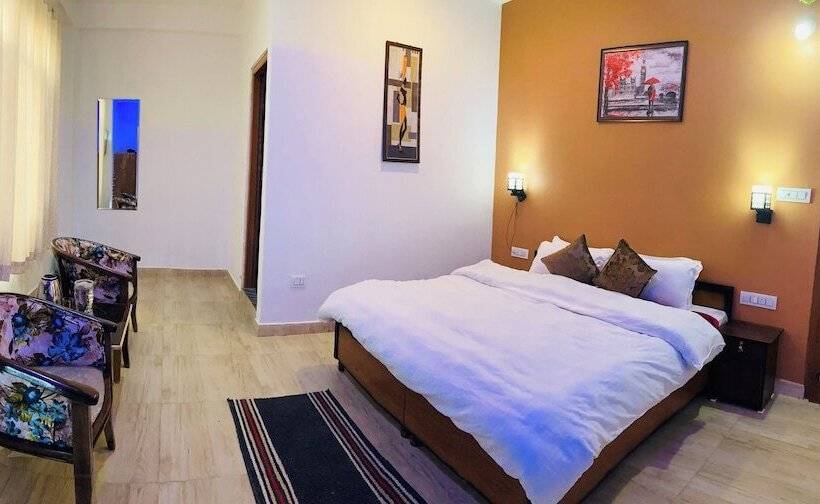 فندق Snow Crest Residency