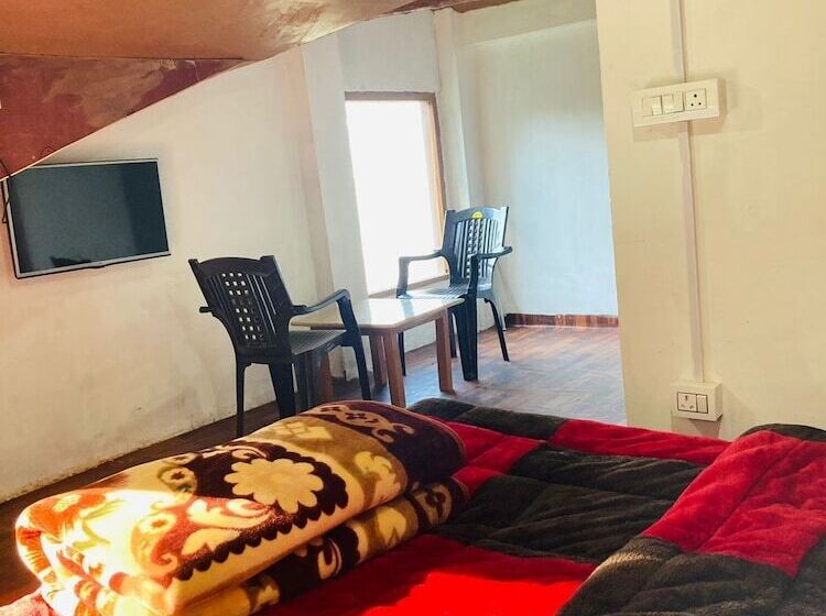 فندق Snow Crest Residency