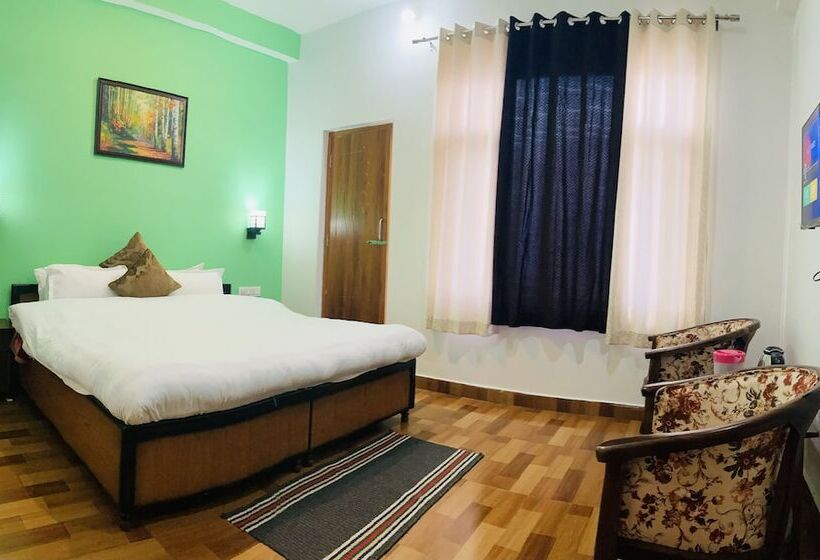 فندق Snow Crest Residency