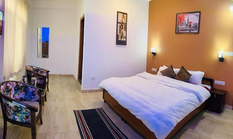 فندق Snow Crest Residency