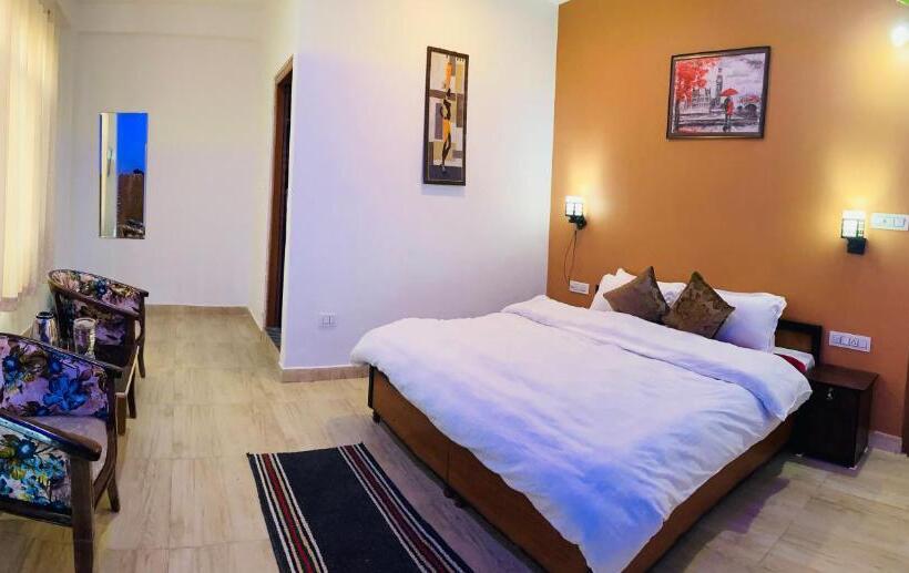 فندق Snow Crest Residency