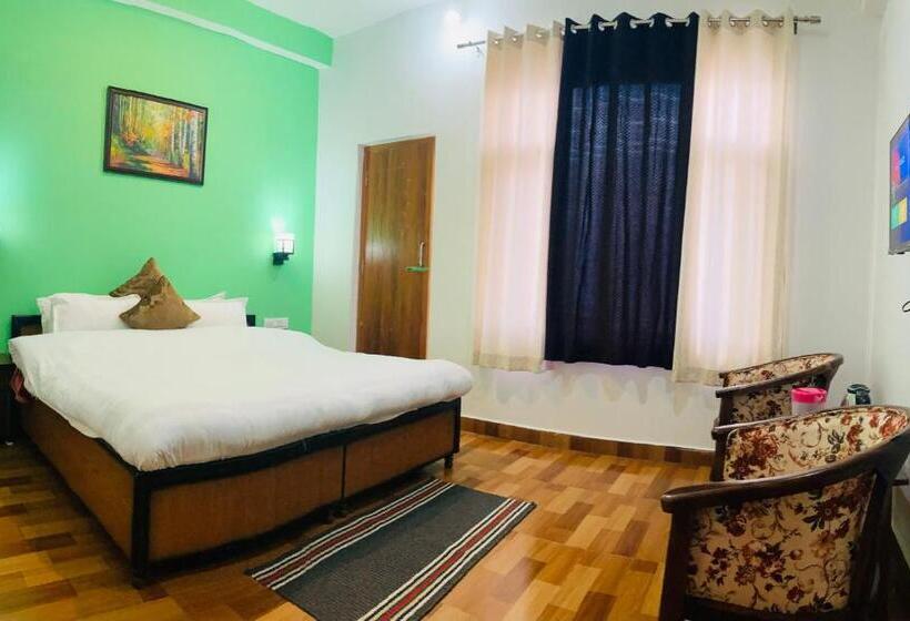 فندق Snow Crest Residency