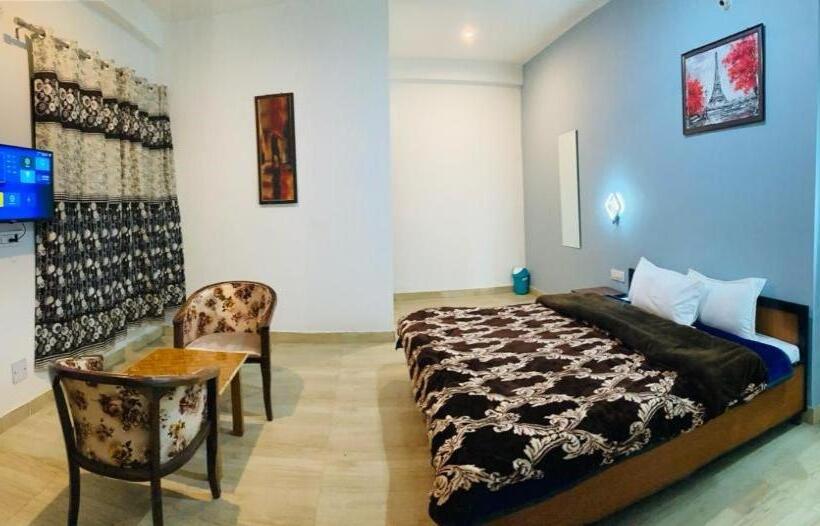 فندق Snow Crest Residency