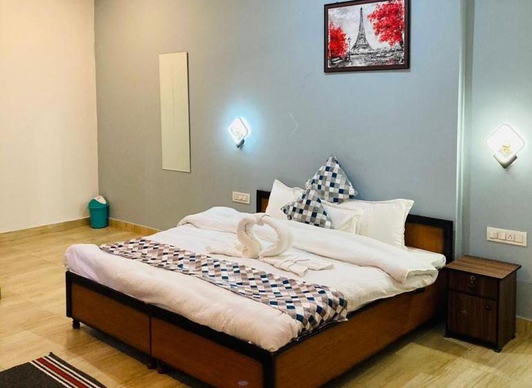 فندق Snow Crest Residency