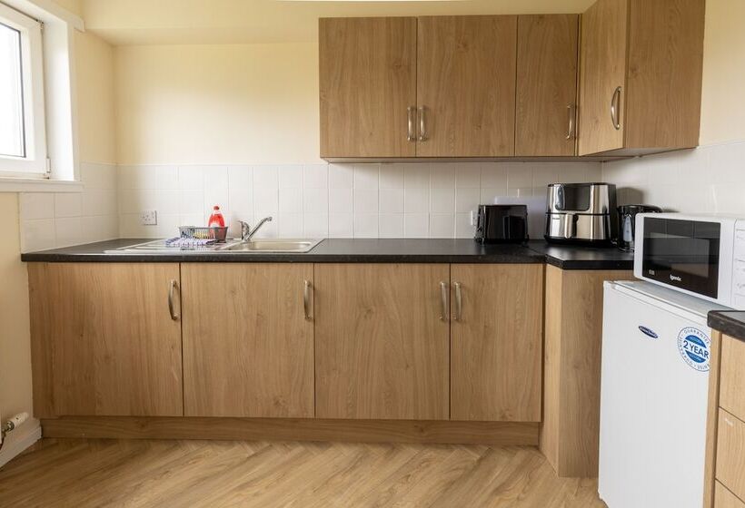 Отель Wick Bay Apartments