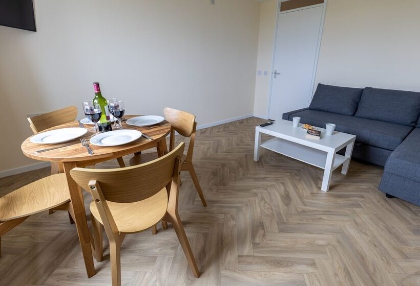 Отель Wick Bay Apartments