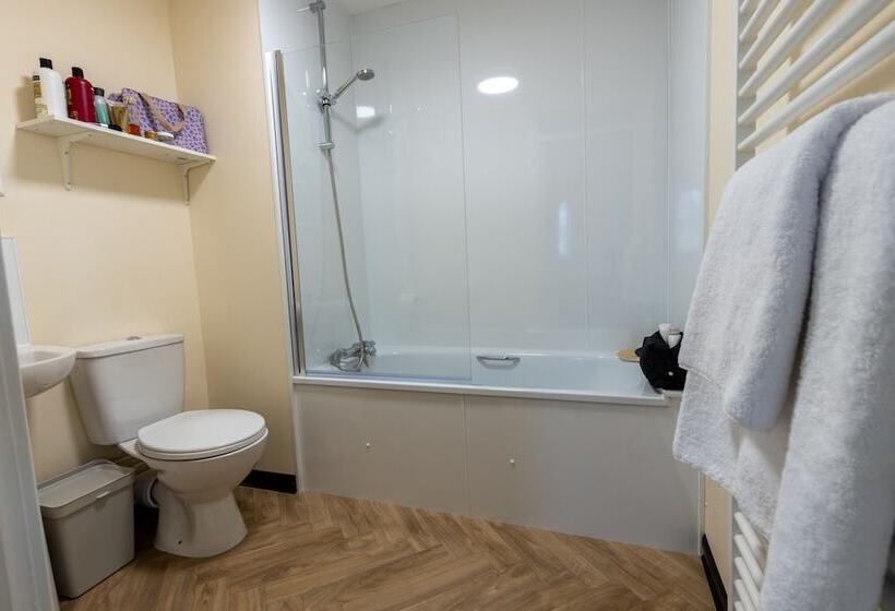 Отель Wick Bay Apartments