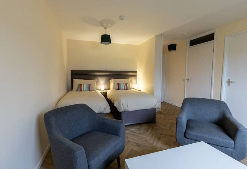 Отель Wick Bay Apartments