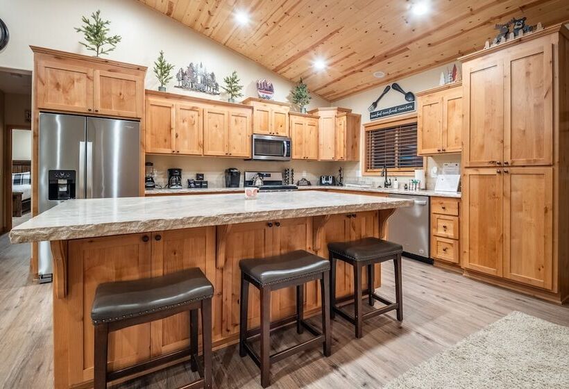 Lazy Bear Lodge By Avantstay Pine Tree Paradise W/ Game Room