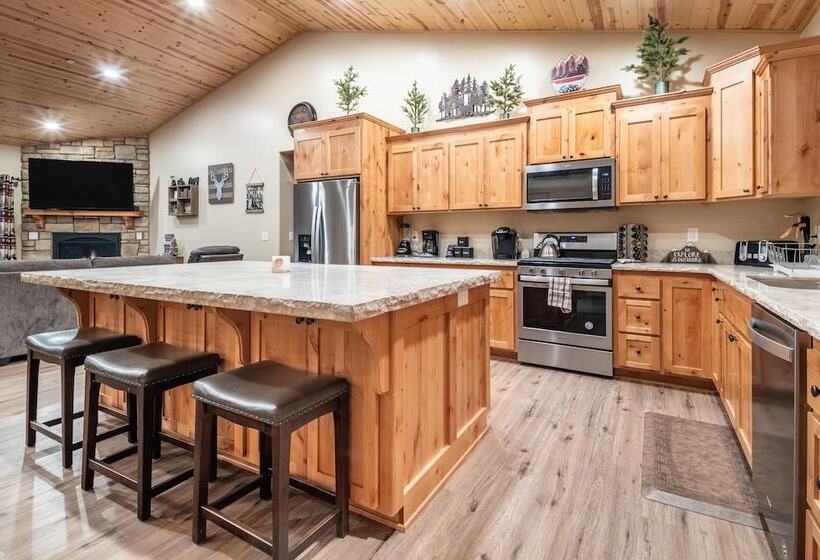 Lazy Bear Lodge By Avantstay Pine Tree Paradise W/ Game Room