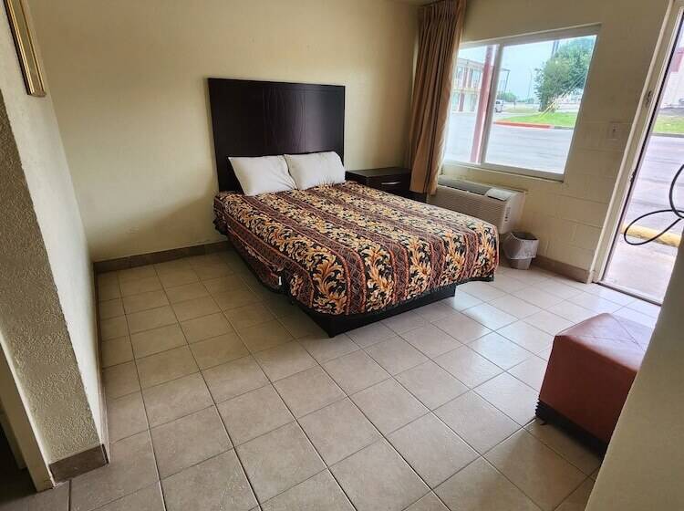 汽车旅馆  Hometown Inn And Suites