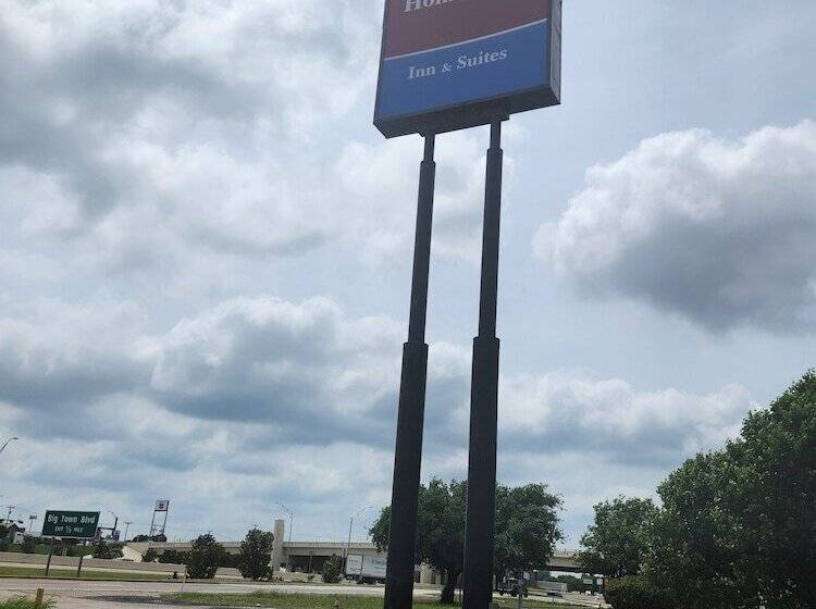 汽车旅馆  Hometown Inn And Suites