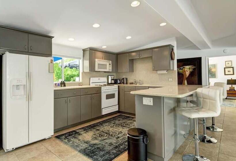 Palo Verde By Avantstay Lush Garden Home With Mountain View Pool & Bbq! Permit#4791