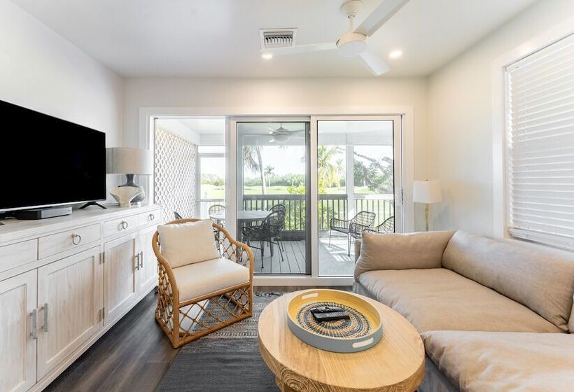 Paradise Point By Avantstay Golf Course Living