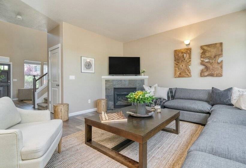 Ponderosa Pines By Avantstay Gorgeous Deck, 10 Mins From Central Bend Family Friendly