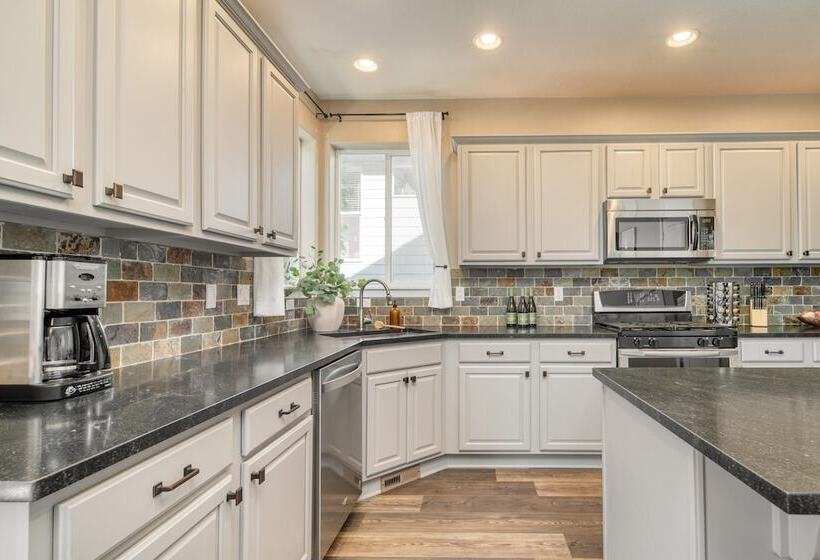 Ponderosa Pines By Avantstay Gorgeous Deck, 10 Mins From Central Bend Family Friendly