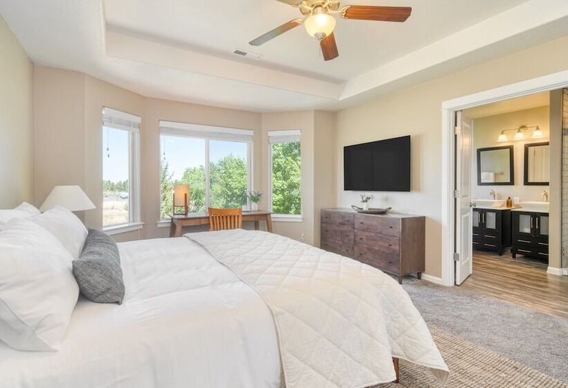 Ponderosa Pines By Avantstay Gorgeous Deck, 10 Mins From Central Bend Family Friendly