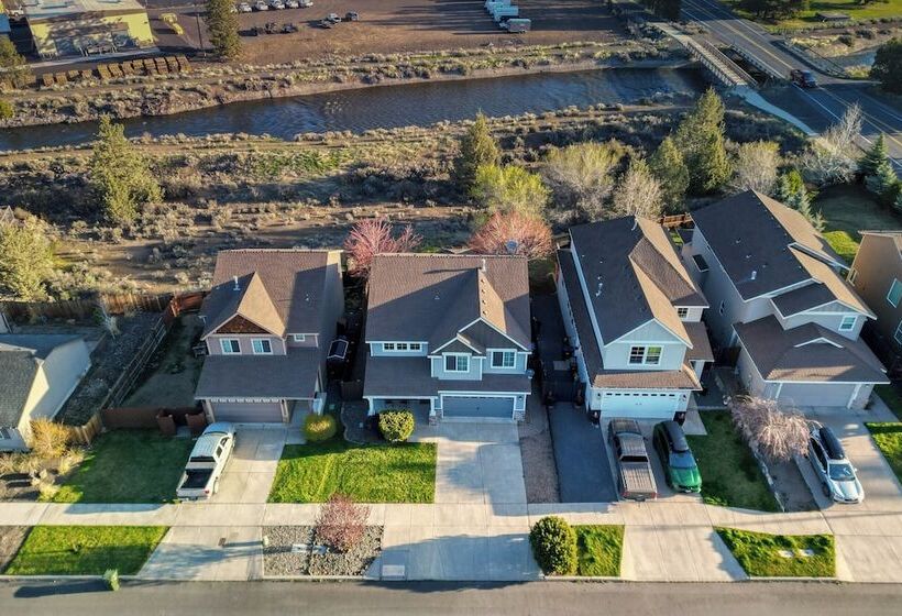 Ponderosa Pines By Avantstay Gorgeous Deck, 10 Mins From Central Bend Family Friendly