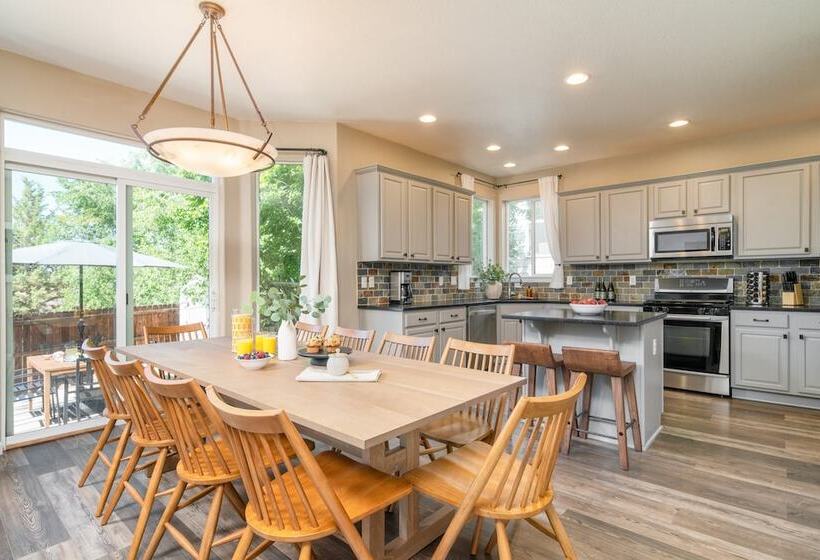 Ponderosa Pines By Avantstay Gorgeous Deck, 10 Mins From Central Bend Family Friendly