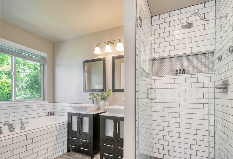 Ponderosa Pines By Avantstay Gorgeous Deck, 10 Mins From Central Bend Family Friendly