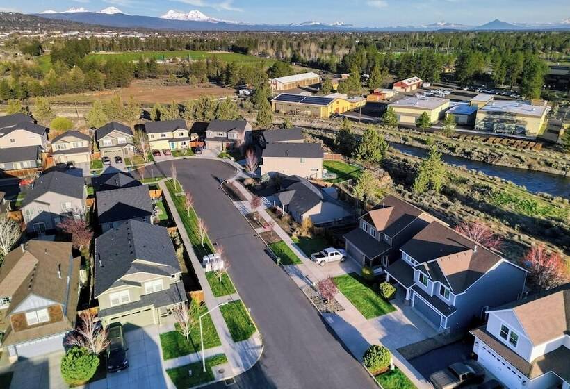 Ponderosa Pines By Avantstay Gorgeous Deck, 10 Mins From Central Bend Family Friendly