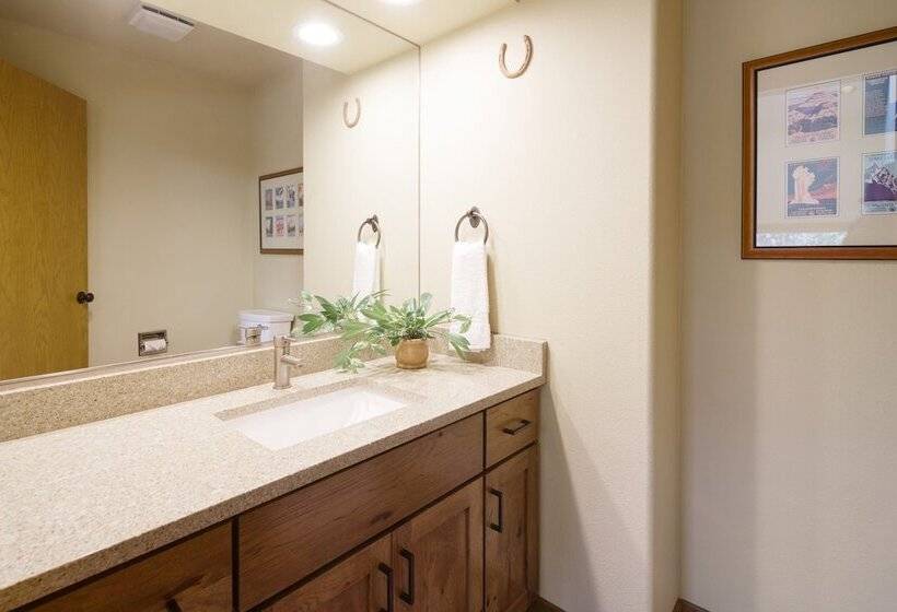 Sage Blush By Avantstay Upgraded 4 Bdr/chefs Kitchen/ A/c/hot Tub!