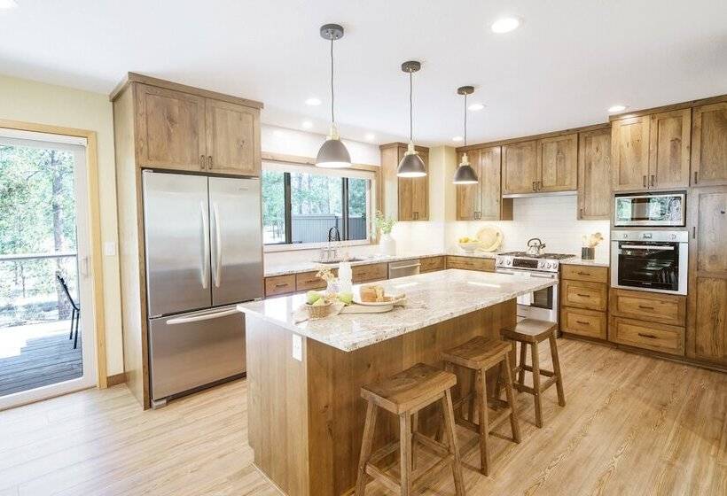 Sage Blush By Avantstay Upgraded 4 Bdr/chefs Kitchen/ A/c/hot Tub!