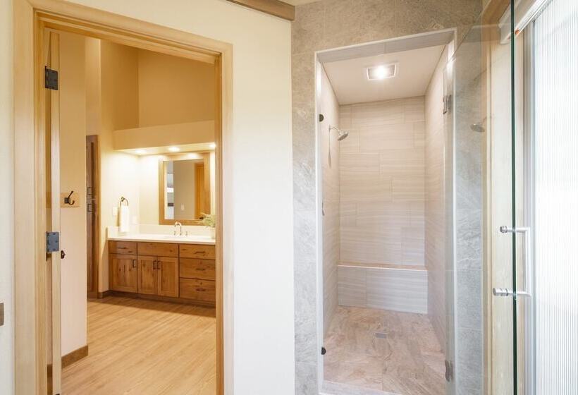 Sage Blush By Avantstay Upgraded 4 Bdr/chefs Kitchen/ A/c/hot Tub!