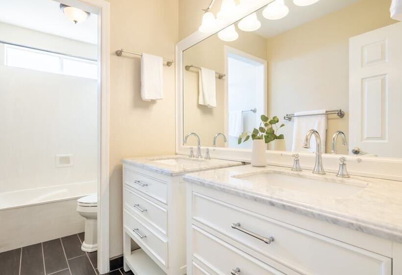 Spanish Wells By Avantstay Putting Green + Pool!