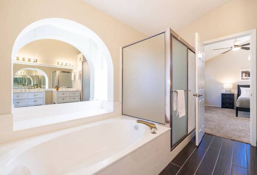 Spanish Wells By Avantstay Putting Green + Pool!