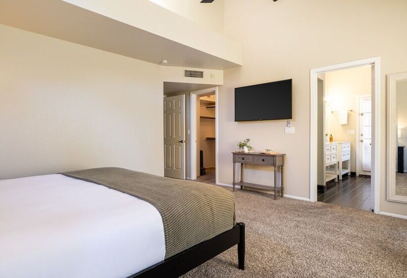 Spanish Wells By Avantstay Putting Green + Pool!